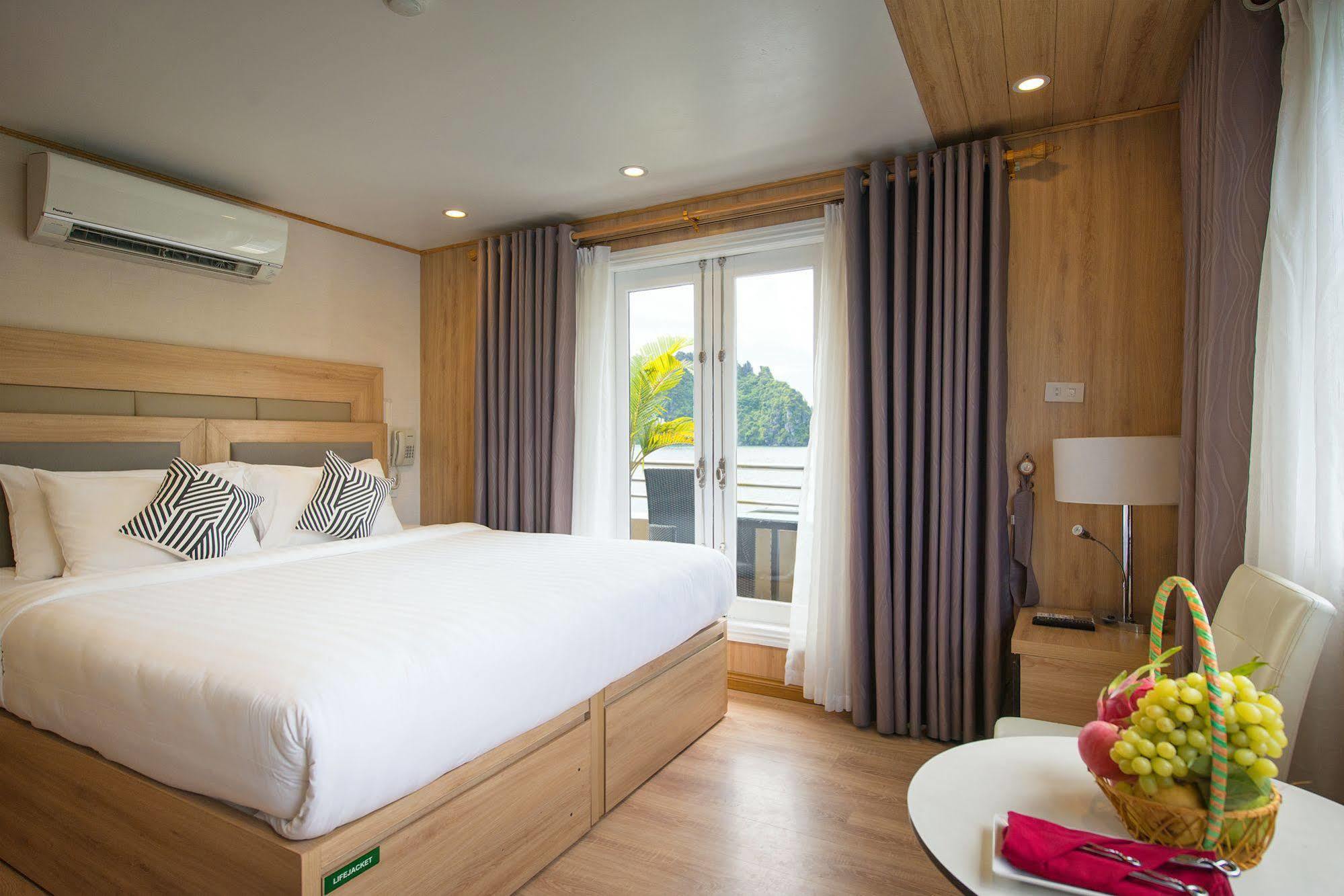 La Vela Premium Cruise - Managed By Paradise Cruises Ha Long Esterno foto